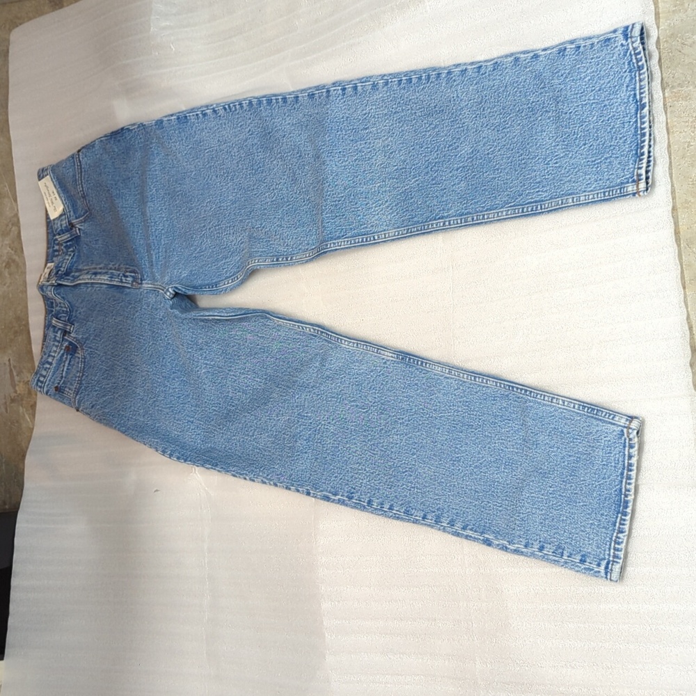 NWT A&F The 90s straight ultra high rise Jean(Pay Attention To Measurements)